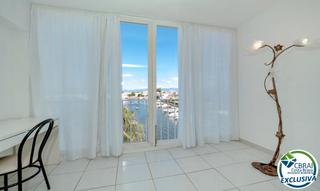 Appartement  Carrer sant maurici 212. Bonito apartamento con vistas al lago