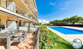 Appartement à Passeig marítim 42. Apartamento en planta baja en primera línea de mar – zona salata