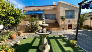 Haus  Carrer penedès. Casa independiente de 4 habitaciones en mas busca roses