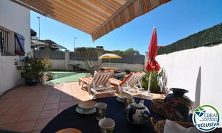 Maison à Avinguda del mas mates 25. Encantadora casa con licencia turística en mas mates, roses