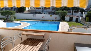 Pis a Carrer de josep carner 112. Bonito piso en jardins roses con piscina comunautaria