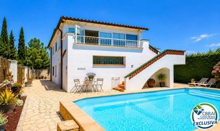 Casa  Carrer del castanyer 18. Casa muy cuidada y muy bien situada en la garriga en roses