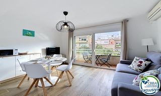Flat in Carrer del cap norfeu 55. Apartamento renovado con licencia turística en el centro de rosa