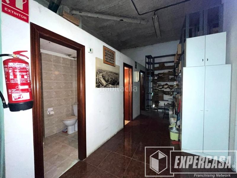 Foto c8cd2885-546d-42e7-b6ff-e928edeb95d4. Local comercial a Mont Olivet Valencia