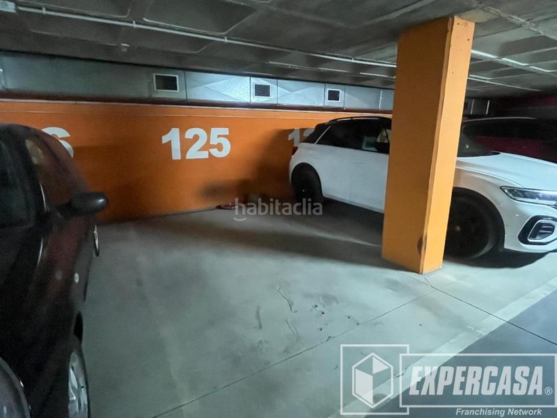 Foto b51ca7a5-3977-48fe-9951-5b9cca404673. Autoparkplatz in calle sueca 67 in Russafa Valencia