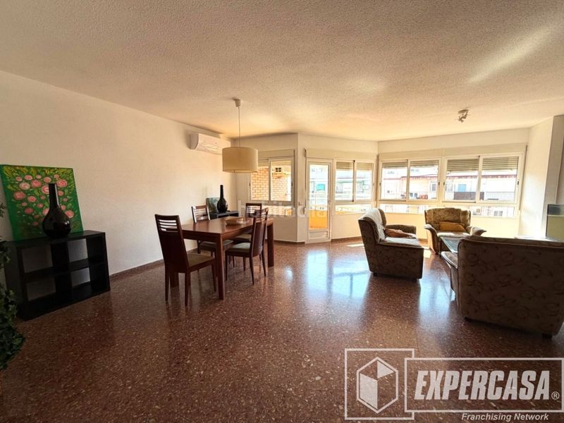 Foto 238b67de-37e3-4b7a-8562-a7a546bc13f0. Pis a Russafa Valencia