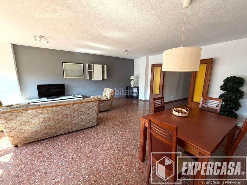 Foto abbdd969-3e81-42a7-8f7e-5f0f9f7b931a. Pis a Russafa Valencia