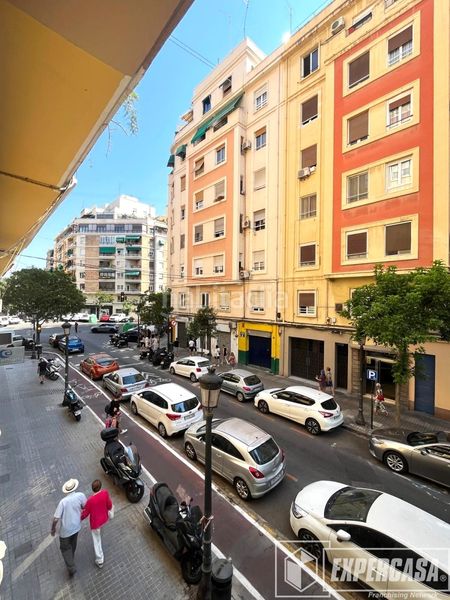 Foto c41ce1f5-b703-4bc8-b3fa-c71479de154a. Pis a Russafa Valencia