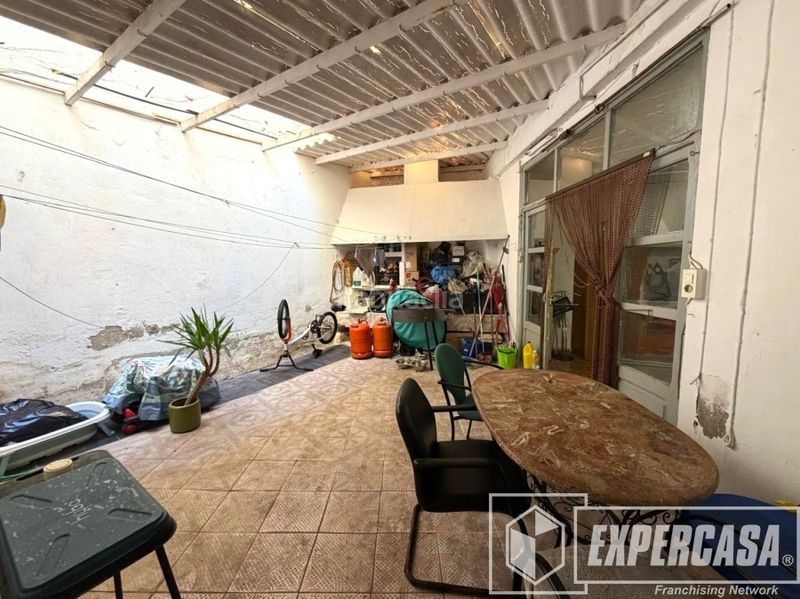 Foto 1a3c6863-bdcc-4cfb-8692-6c87b1540aa2. Casa amb aparcament a Benifaió