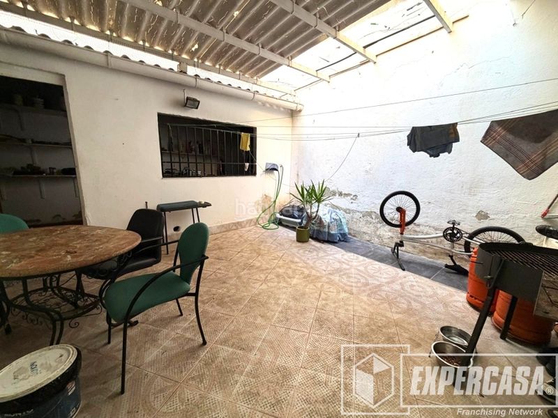 Foto aaff2885-fe87-4bf6-bd8c-7c6347bb2a3e. Casa amb aparcament a Benifaió