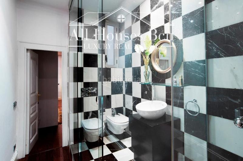 Foto 22e2d0d2-a589-4ce2-983f-bc21f89f75a4. Piso espectacular piso de diseño en venta en pleno corazón , con 224 m2, 4 habitaciones y 3 baños, amueblado, aire acondic en Barcelona