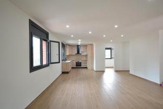 House  Carrer euskadi. Casa a estrenar en can villalba, abrera.