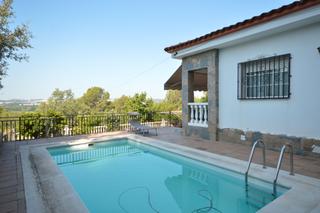 House in Abrera. Casa a la venta una planta con piscina en can villalba