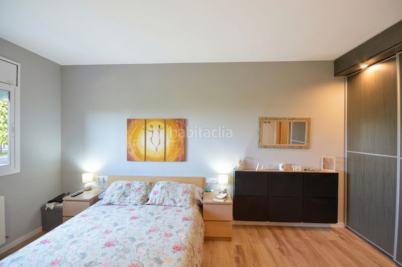 Foto 278883f1-4454-4e4b-90e8-6fc1a6ccd01a. Casa aparellada amb xemeneia calefacció a Abrera