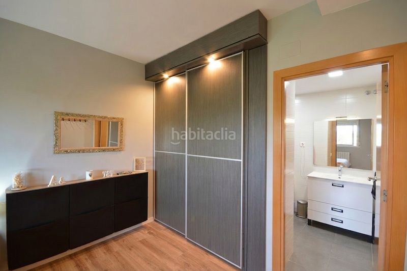 Foto 914cc03e-c973-414e-9401-c30836e8a744. Casa aparellada amb xemeneia calefacció a Abrera