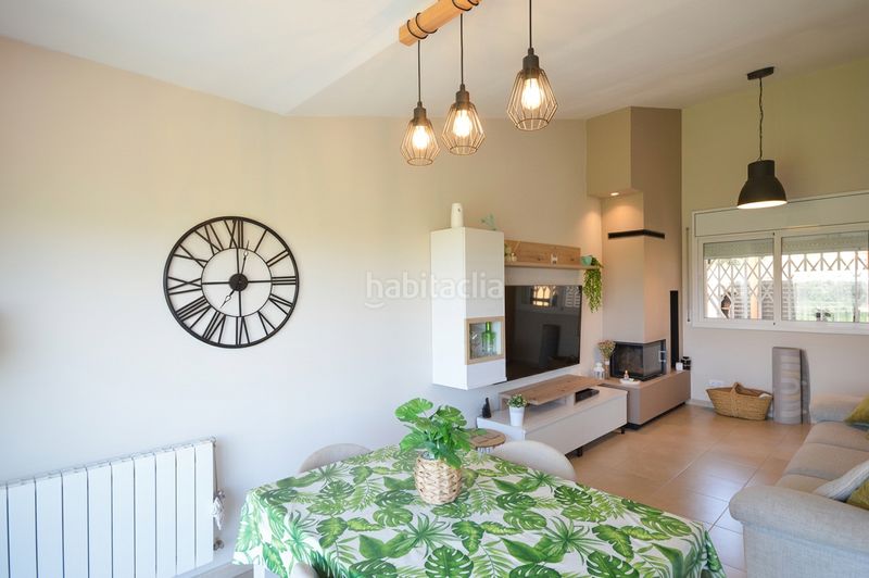 Foto c7b34e47-a94b-4955-96a4-de950a23a3b5. Casa aparellada amb xemeneia calefacció a Abrera