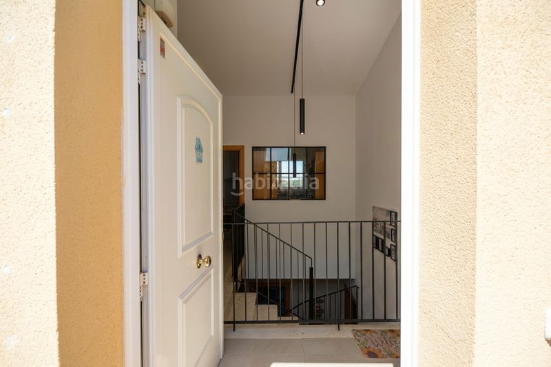 Foto e160edd6-00b0-4ca9-8f73-2ebdf9457c08. Casa aparellada amb xemeneia calefacció a Abrera