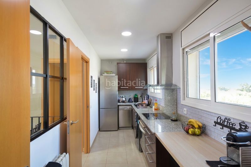 Foto e3a62b60-71fb-486f-8367-379f60066048. Casa aparellada amb xemeneia calefacció a Abrera