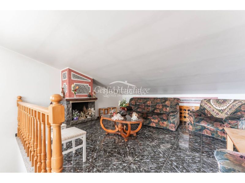 Foto cffc25fa-f46d-4197-9221-88ebbebea661. Casa adossada amb calefacció aparcament a Canovelles