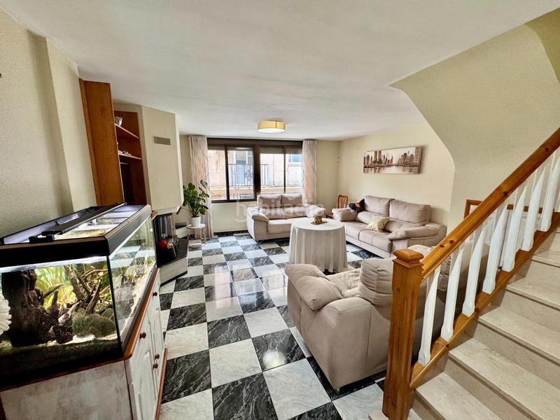 Foto 0cddc579-ba83-4205-8745-c8248f826013. Casa con riscaldamento parcheggio piscina in Silla