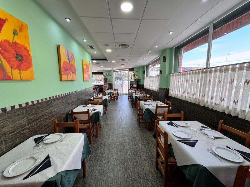 Foto 069910b8-af1a-4c9d-82ea-5ac944693f37. Traspaso local comercial se vende local comercial de restaurantepizzería en Silla