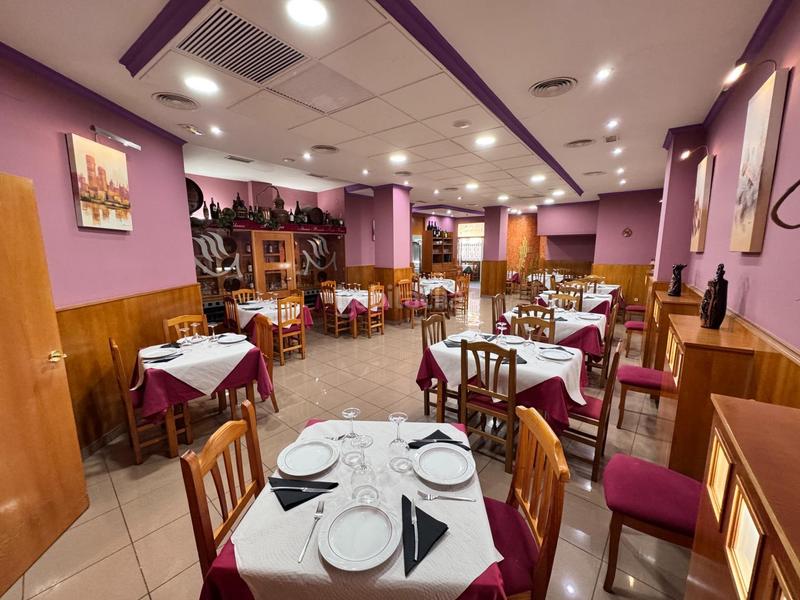 Foto 84ed2956-3427-4da3-97ad-c7ba1e33603f. Traspaso local comercial se vende local comercial de restaurantepizzería en Silla