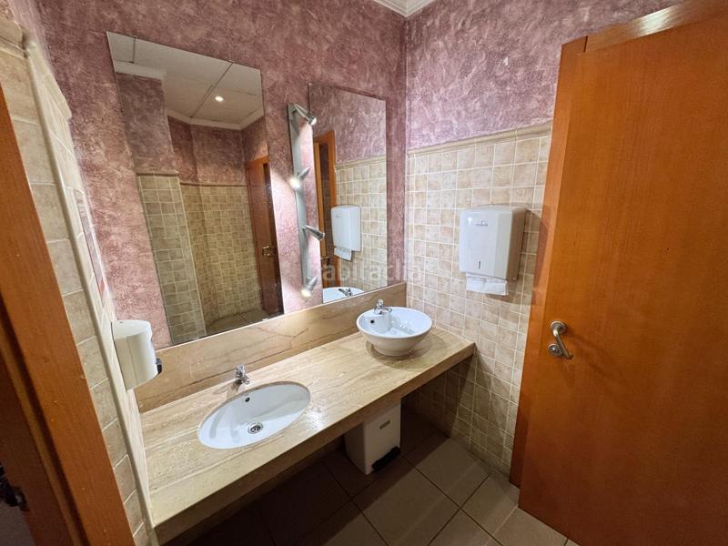 Foto a22c85d9-a6e1-4d92-8fca-683821f9e38c. Trapasso locale commerciale in Silla