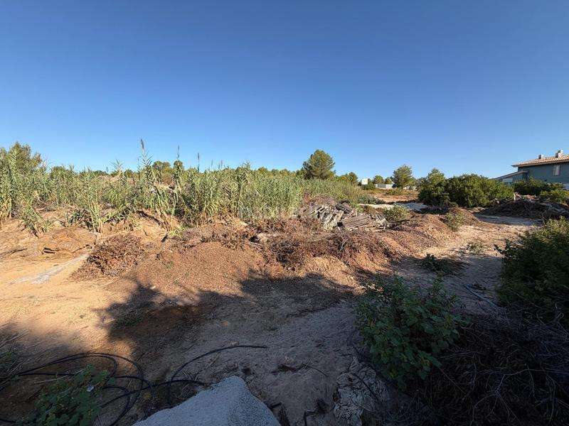 Foto 6b393b31-bcfb-47fc-9d54-ea461ae6a7a5. Terreno residencial en urbanizacion bosque 398 parcelas urbanas en venta en urb. El Bosque , valencia en Chiva