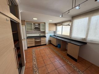Etagenwohnung  Avenida lluis vives. Amplia vivienda luminosa en avenida luis vives, silla