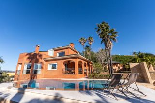 Xalet  Calle los lagos. Chalet sobre parcela de 2.474 m2 en urb. los lagos, alginet