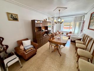 Pis  Diputacio la. Amplia vivienda de 4 habitaciones con orientaci�n sur en silla