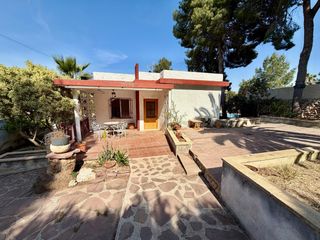 Chalet  Castillo chiva s perenchi. Chalet con piscina a reformar