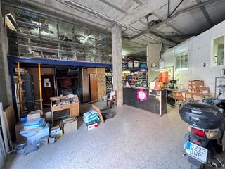 Local commercial  Avenida gandia. Planta baja con altillo  ideal como almacén o espacio polivalent