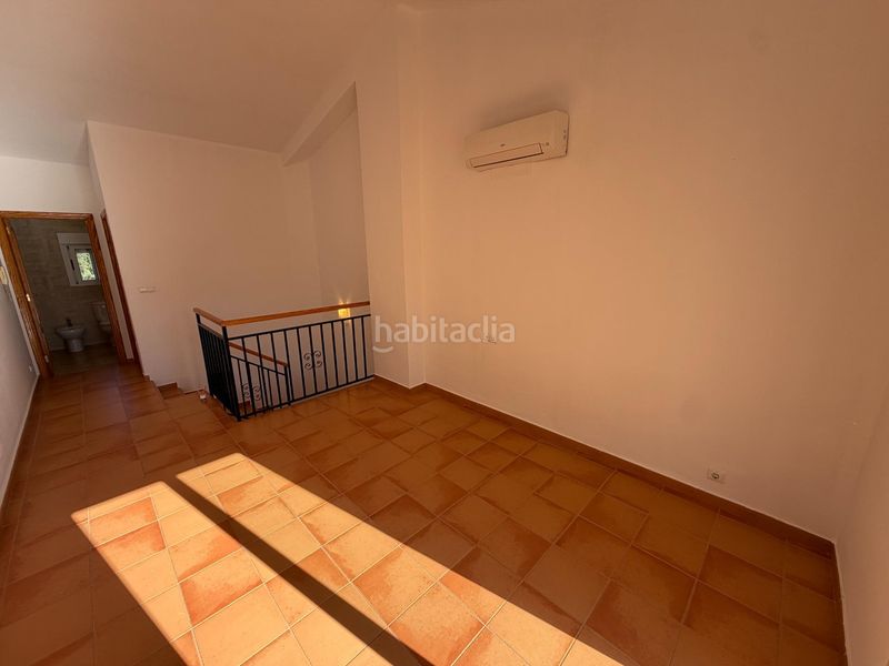 Foto 5bdff975-b86b-4bb7-9e7b-e8a90e931dd1. Casa adossada a Centro Urbano Dénia