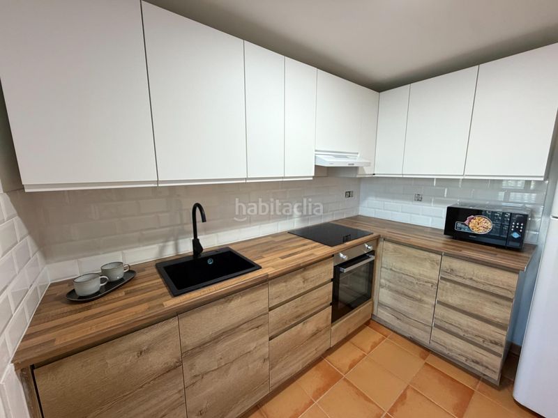 Foto bd0f8e65-9bc2-415a-be8f-4b34b63436d8. Casa adossada a Centro Urbano Dénia