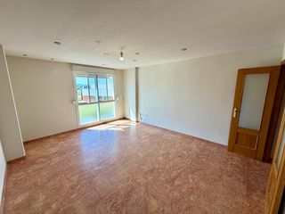 Etagenwohnung  Benifaio. Vivienda de 3 habitaciones, 2 ba�os y galer�a en almussafes