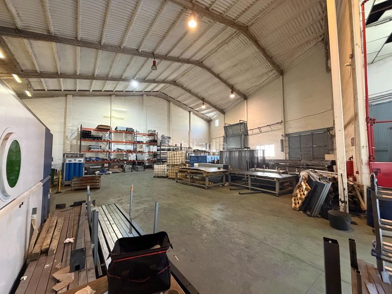 Foto b2cb958c-4231-4014-964a-536692ee70b3. Nau industrial a Beniparrell