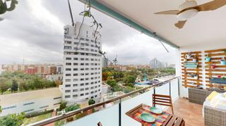 Appartement à Avenida manuel de falla 12. Vivienda reformada frente al rio turia en magnifico residencial