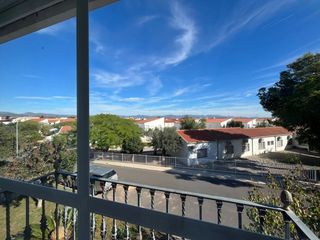 Casa en Calle valencia 3. Vive la luz, el espacio y la tranquilidad en tu nuevo hogar de d