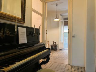 Pis en Calle en gil 16. Hogar con alma para crear, en el corazon del mercat