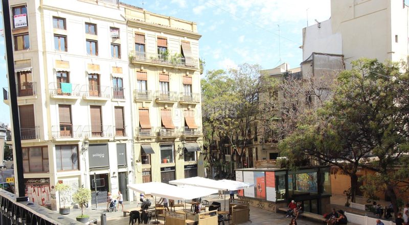Foto 86e7e8c0-a028-4ea4-a371-11cae63c21a0. Traspàs local comercial a El Mercat Valencia
