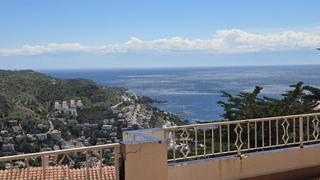 Maison à Puig Rom-Canyelles-Almadrava. Espectacular casa independiente con piscina y vistas al mar y a