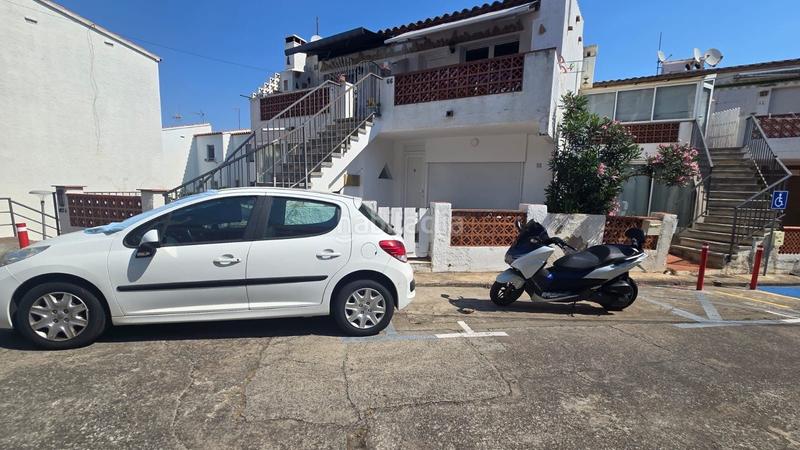 Apartament a Puig Rom-Canyelles-Almadrava. Español  encantador apartamento en puig rom con terraza y piscin