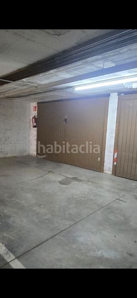 Foto b9908c83-f6d5-4704-a8fc-581fd499d588. Aparcament cotxe a Centre Roses