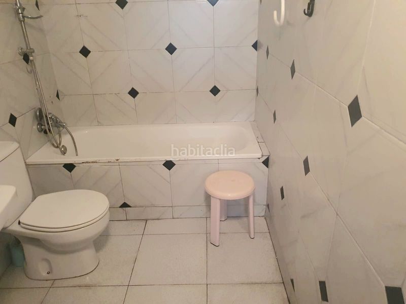 Foto 1fc2c633-85e4-4c10-9e0e-1cee078e7e8a. Casa adossada amb calefacció a Olot
