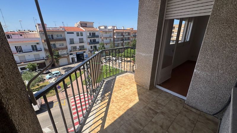 Foto 8fbde9e0-4783-4e8c-a9c6-750552cf53a3. Apartament a Centre Roses