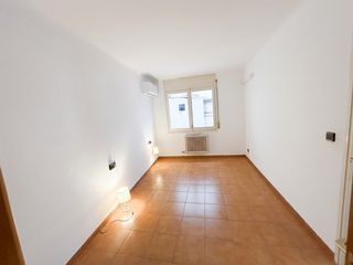 Piccolo appartamento in Eixample-Horta Capallera. Precioso apartamento centrico de 3 habitaciones