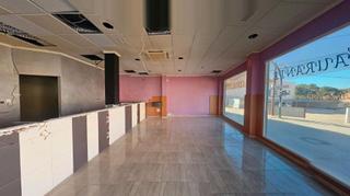 Casa aparellada  Carretera orilla del azarbe. Se vende vivienda y local comercial en el esparragal (murcia)