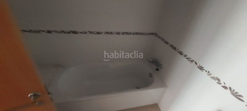 Foto a3638396-810b-4b82-b905-b863478191c3. Pis a Juan Carlos I Murcia