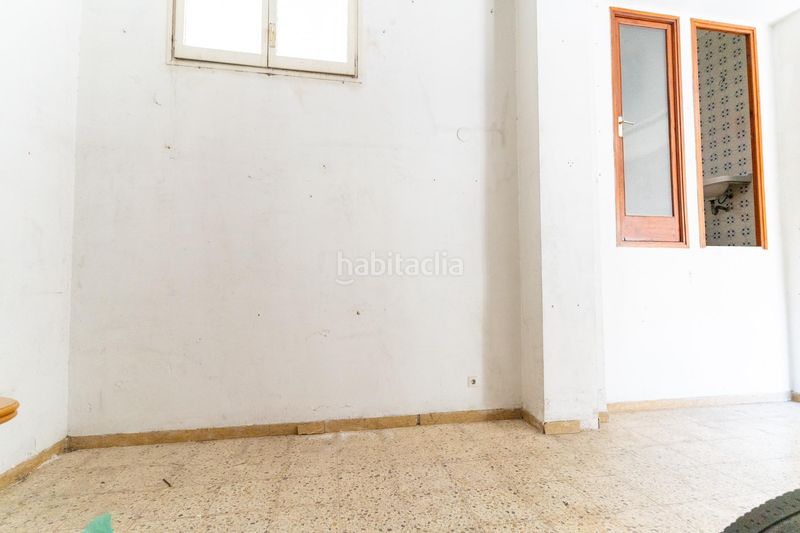 Foto d56ace63-0a80-46e4-b598-38d714ba4e1a. Local comercial amplio local comercial en el corazón , baix llobregat nord en Olesa de Montserrat